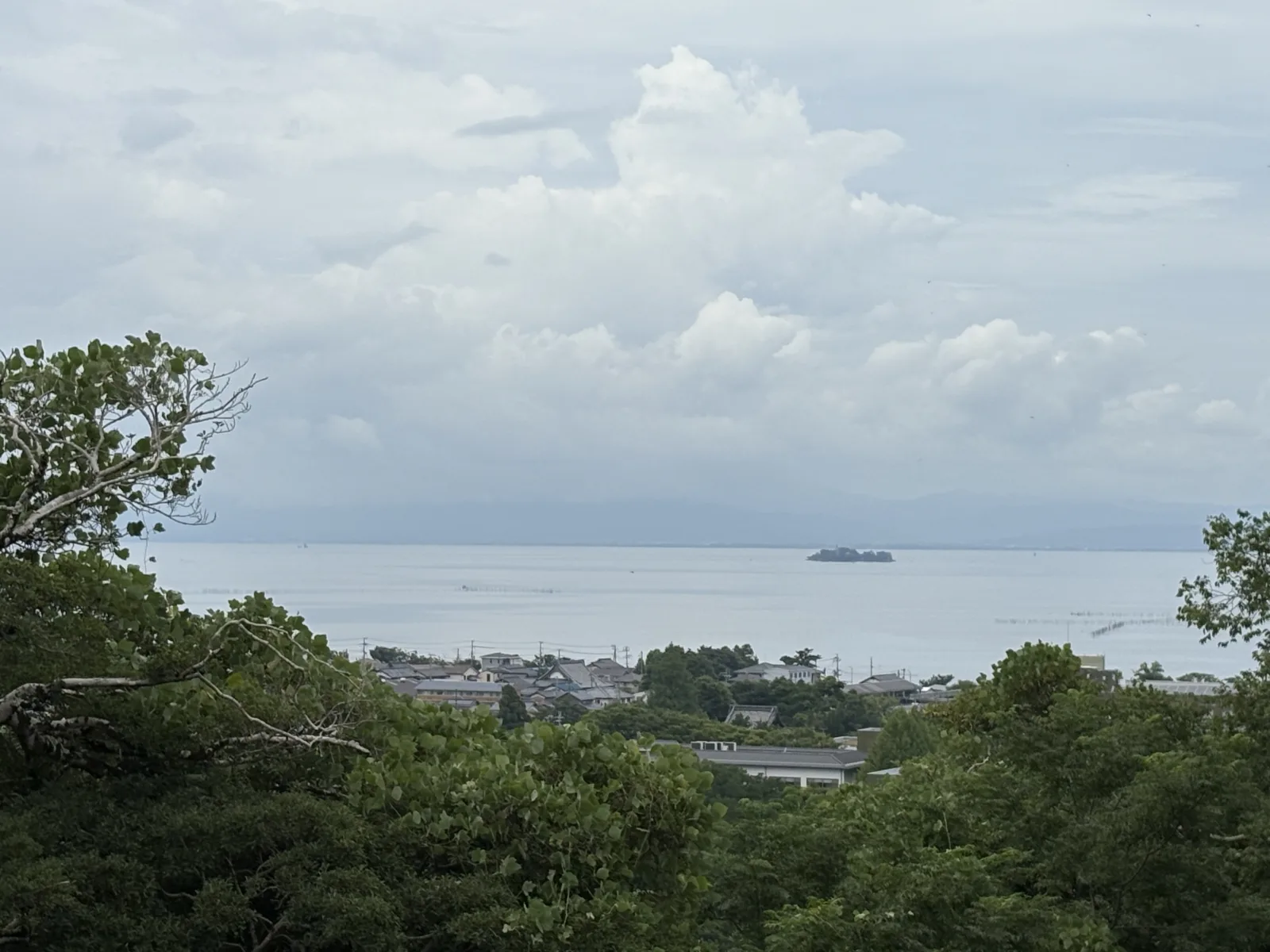 琵琶湖と島